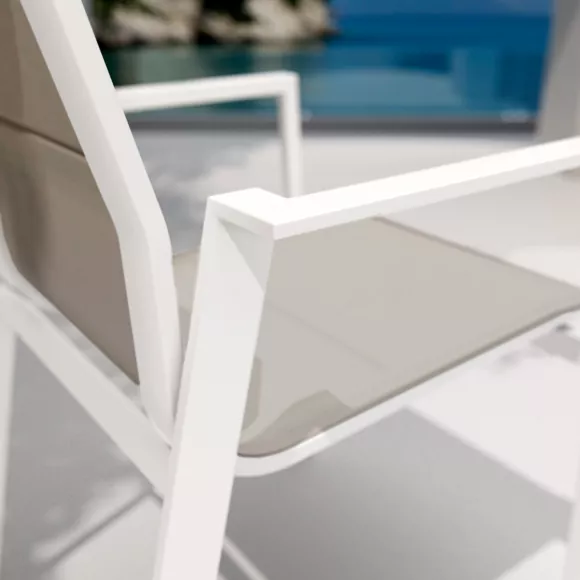 Sedia con braccioli da giardino impilabile alluminio Portofino - Tortora