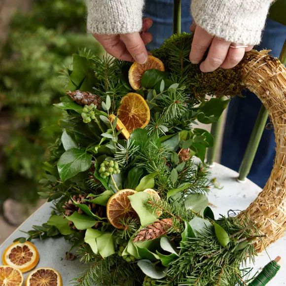 Couronne de Noël en paille (D25 cm) à décorer 