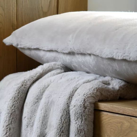 Coussin rectangulaire fausse fourrure (50 x 80 cm) Bostan Beige