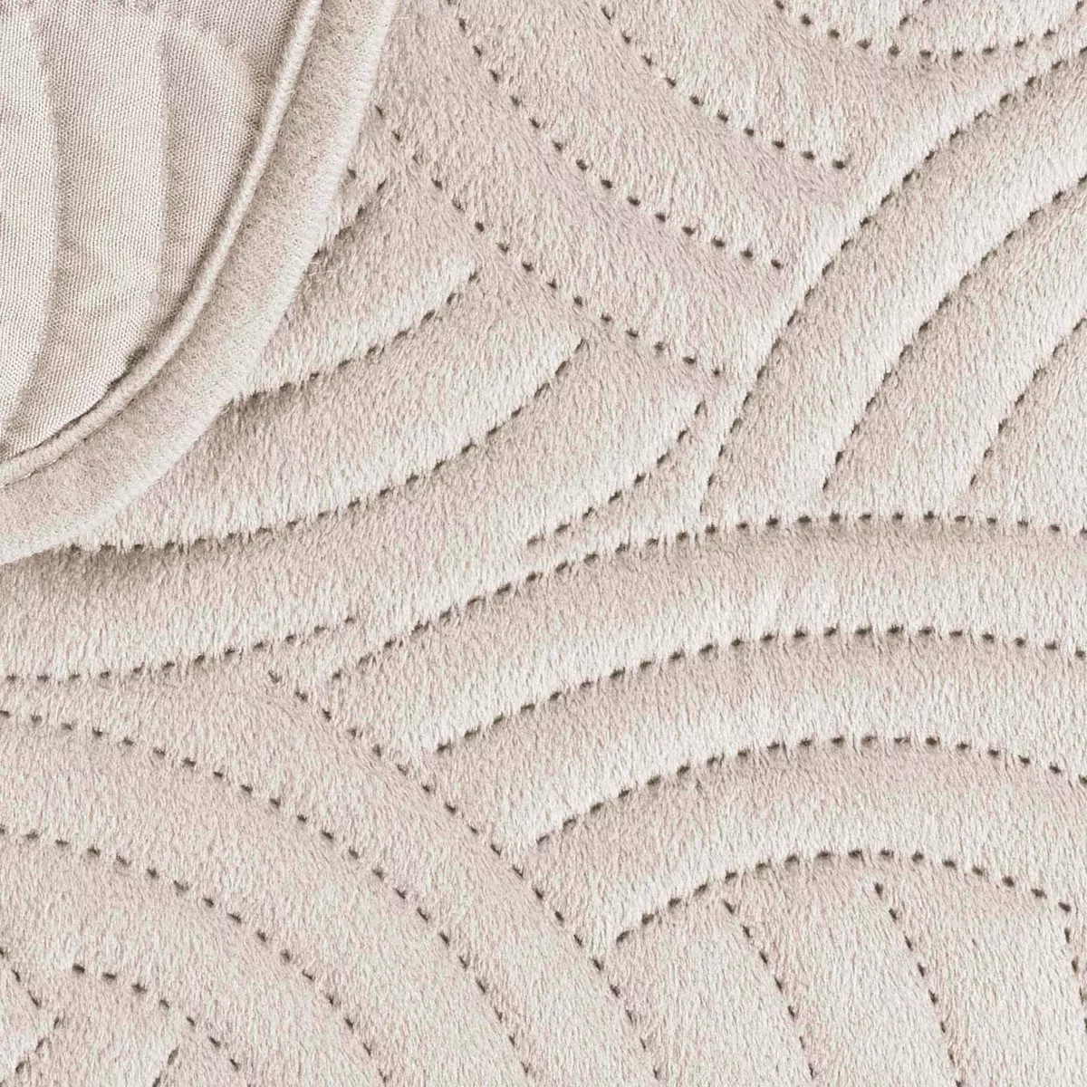 Colcha acolchada y dos fundas de almohada (240 x 260 cm) Solange Marfil