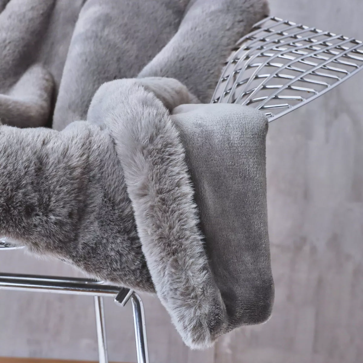 Manta de piel sintética (140 x 200 cm) Finn Gris antracita