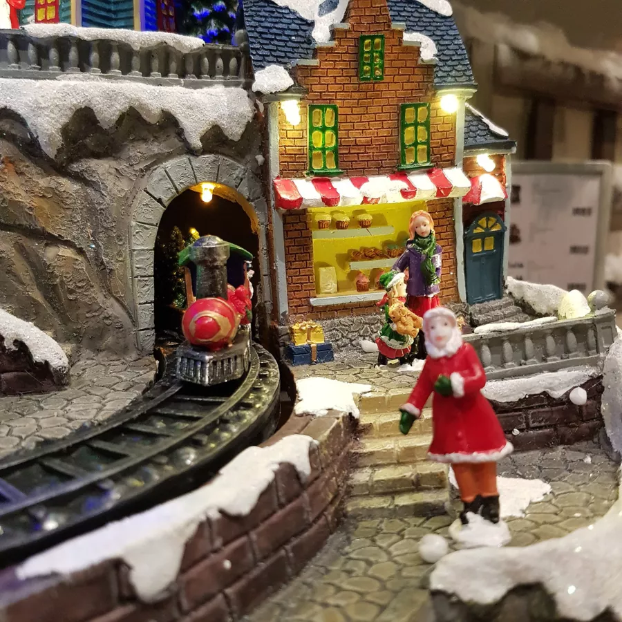 Verlicht en muzikaal kerstdorp Kleine trein