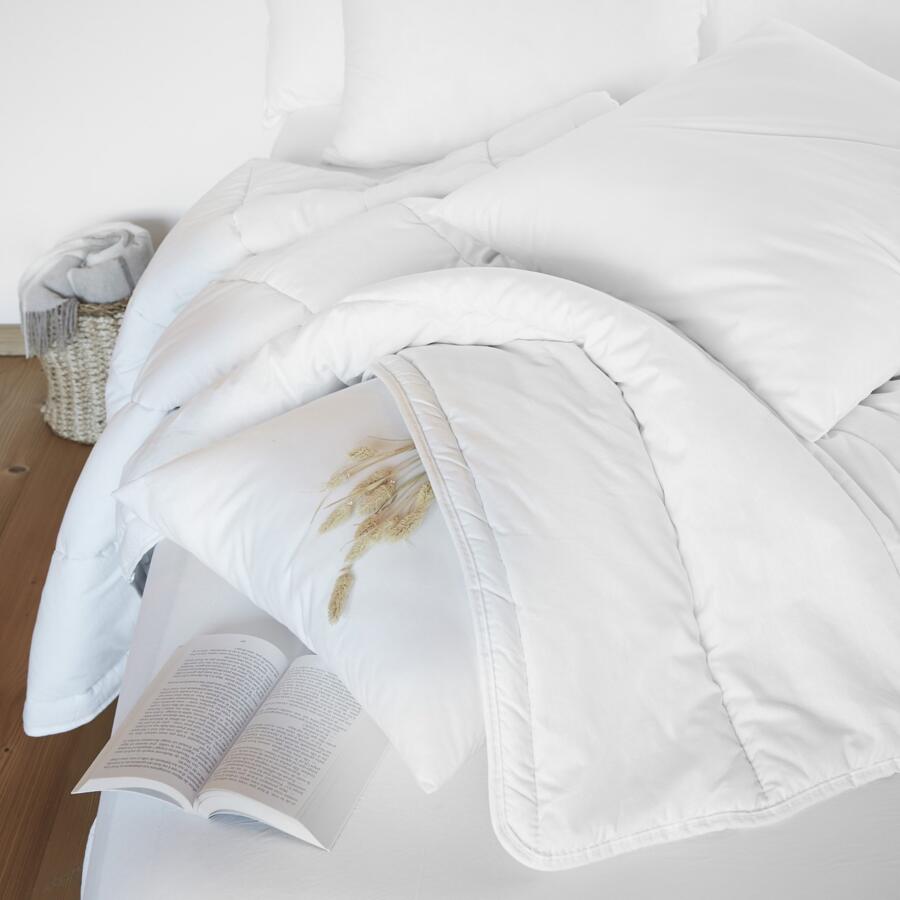 Leichte Antimilben Bettdecke (260 cm) Celeste Weiß