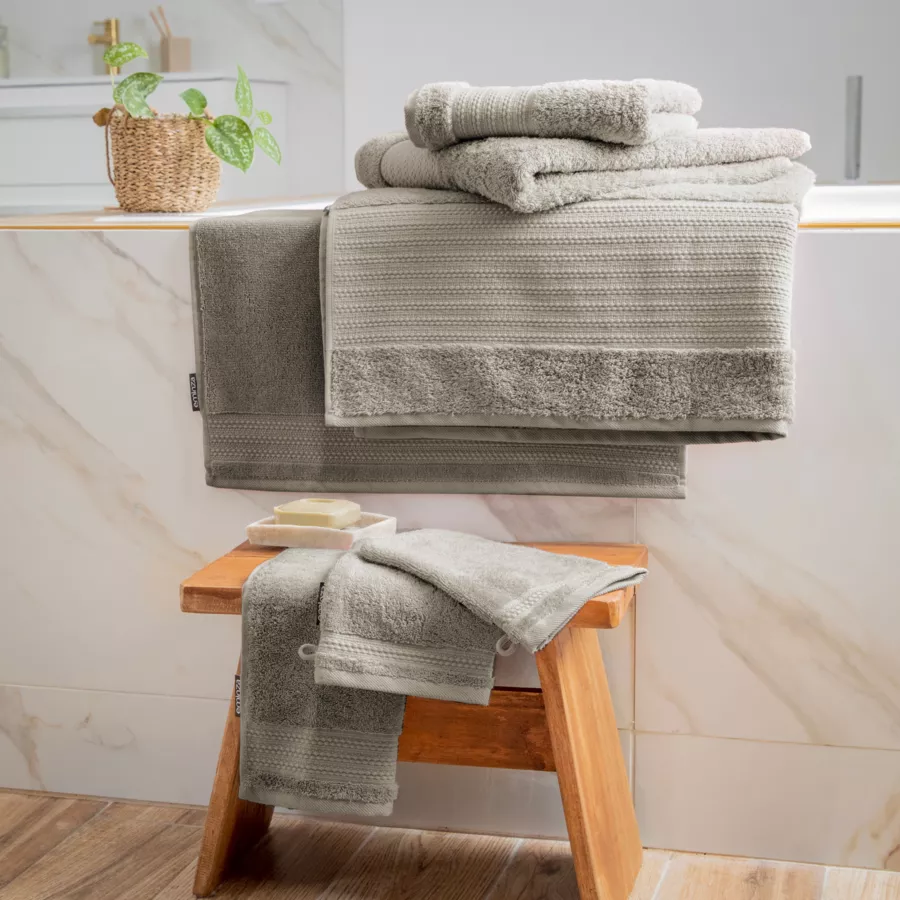 Conjunto de 2 guantes de baño de algodón orgánico. (15 x 21 cm) Méline Gris arcilla