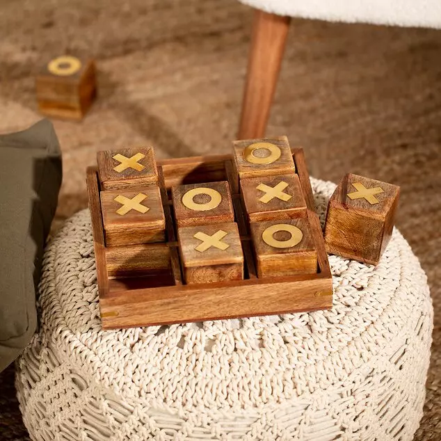 Eichhorn Tic Tac Toe Aus Holz – Klassisches Strategiespiel Mit Rahmen, 10 Steine In Türkis & Lila, 13x13 Cm, Ab 3 Jahren Eichhorn Tic Tac Toe Aus Holz – Klassisches Strategiespiel Mit Rahmen, 10 Steine In Türkis & Lila, 13x13 Cm, Ab 3 Jahren
