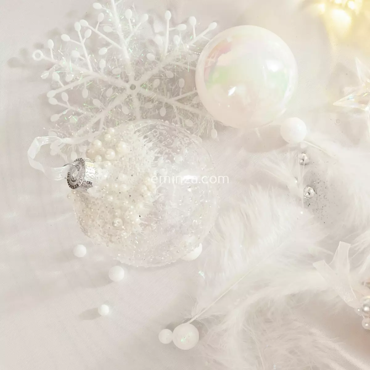 Lot de 6 flocons de Noël à suspendre étoilés  Blanc irisé 3