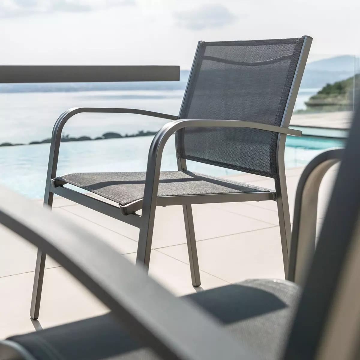 Fauteuil de jardin alu empilable Murano - Gris anthracite 1