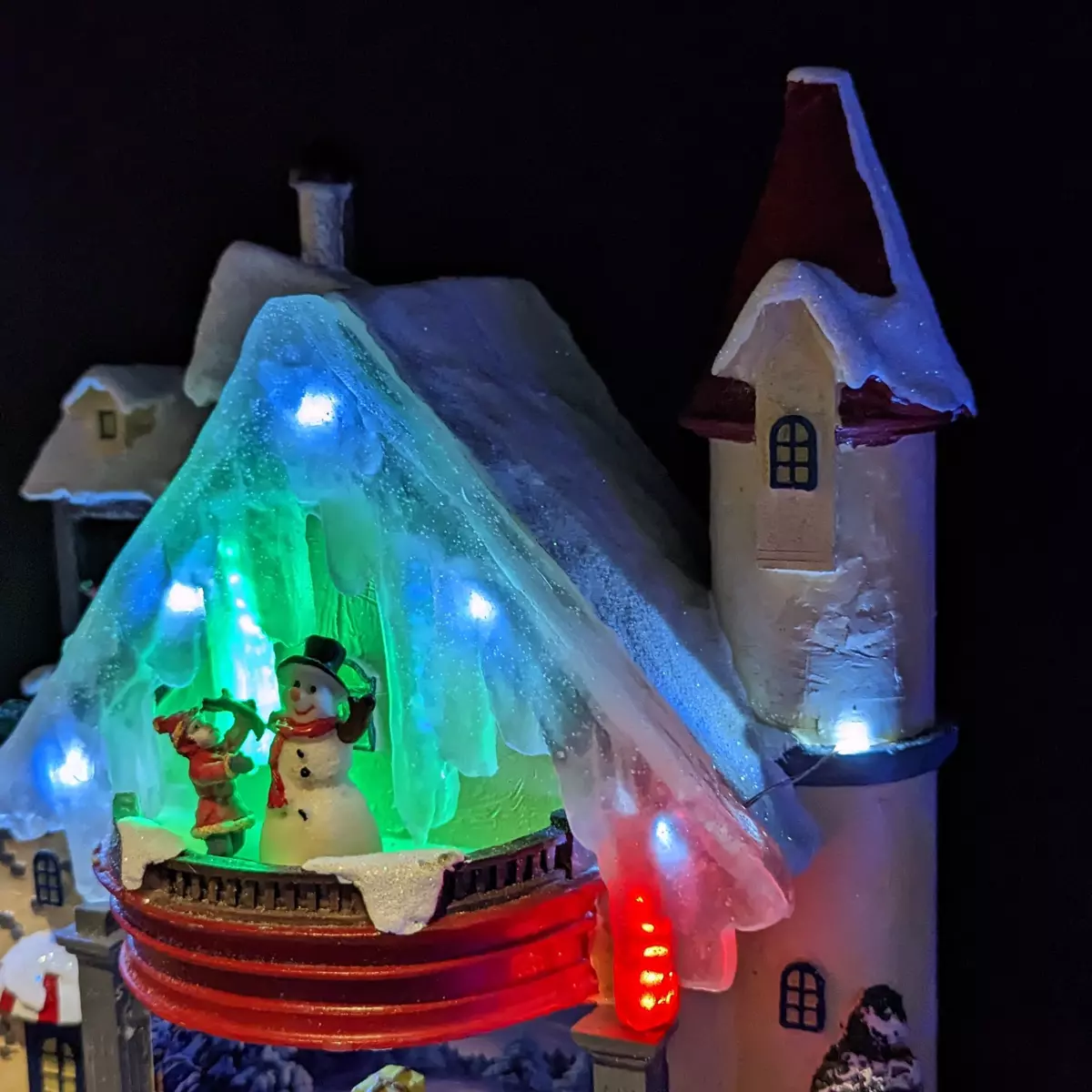 Beleuchtetes Haus des Weihnachtsmanns batteriebetrieben 3