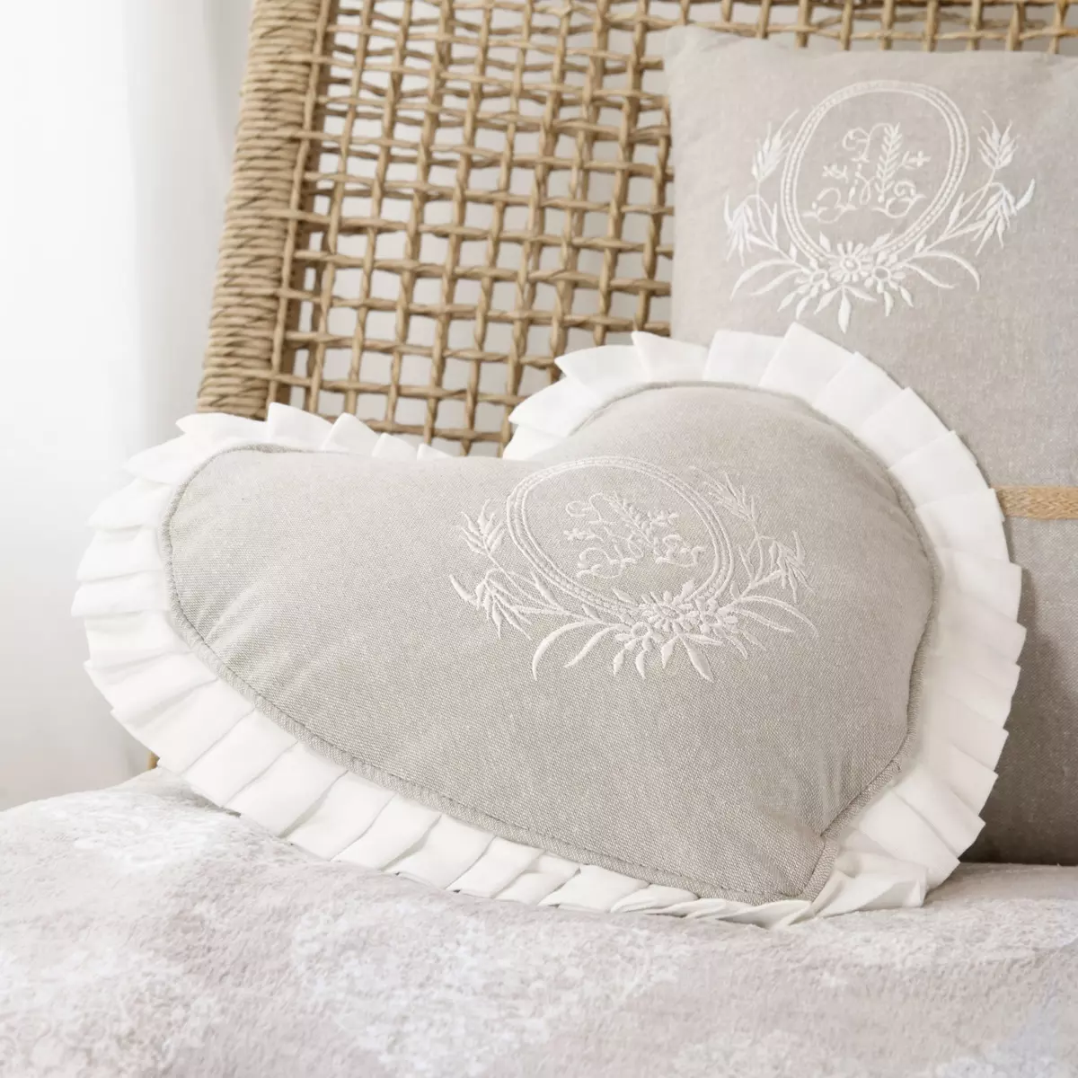 Coussin Coeur Adelaïde Beige 1
