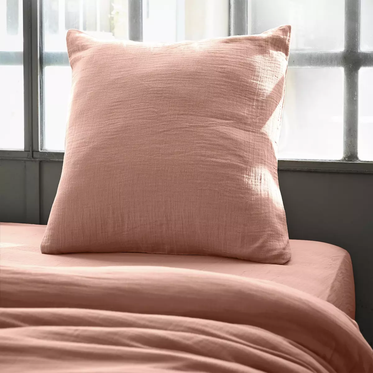 Quadratischer Kopfkissenbezug aus Baumwoll-Gaze (60 cm) Gaïa Rosa 1