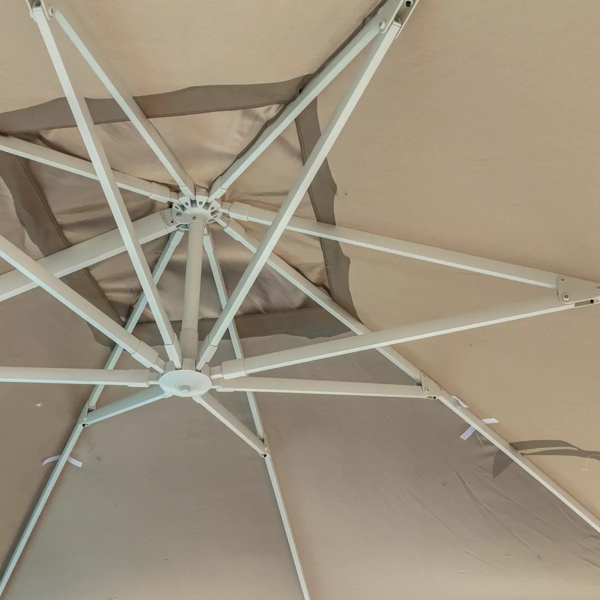Parasol déporté rectangulaire (L4 x 3m) Yucatan - Blanc et Taupe