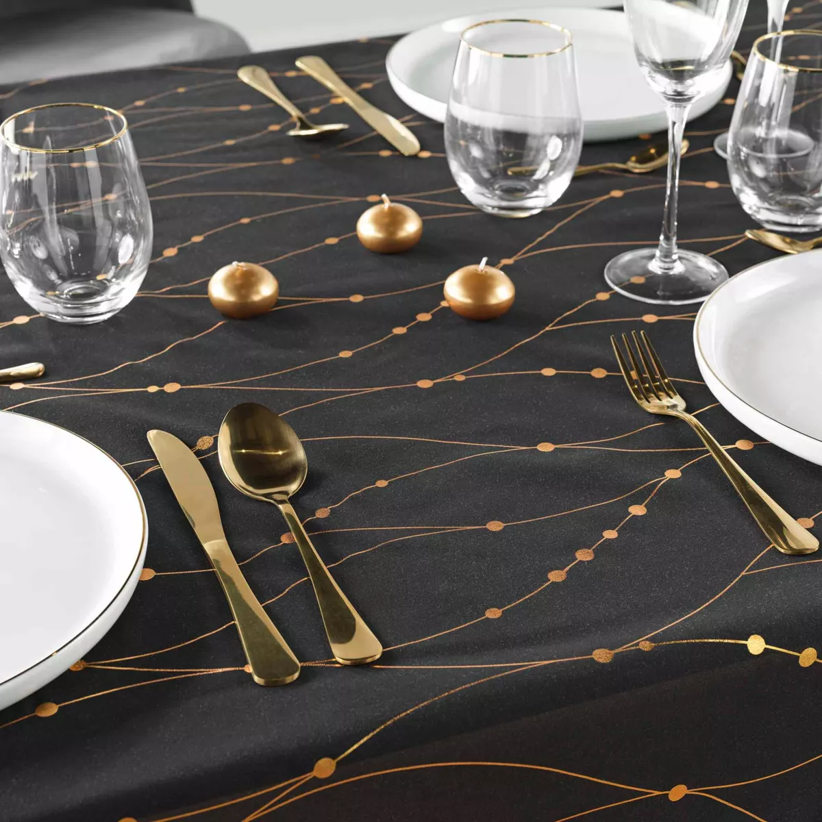 Nappe de Noël rectangulaire anti tache (140 x 240 cm) Firmament Noir et doré