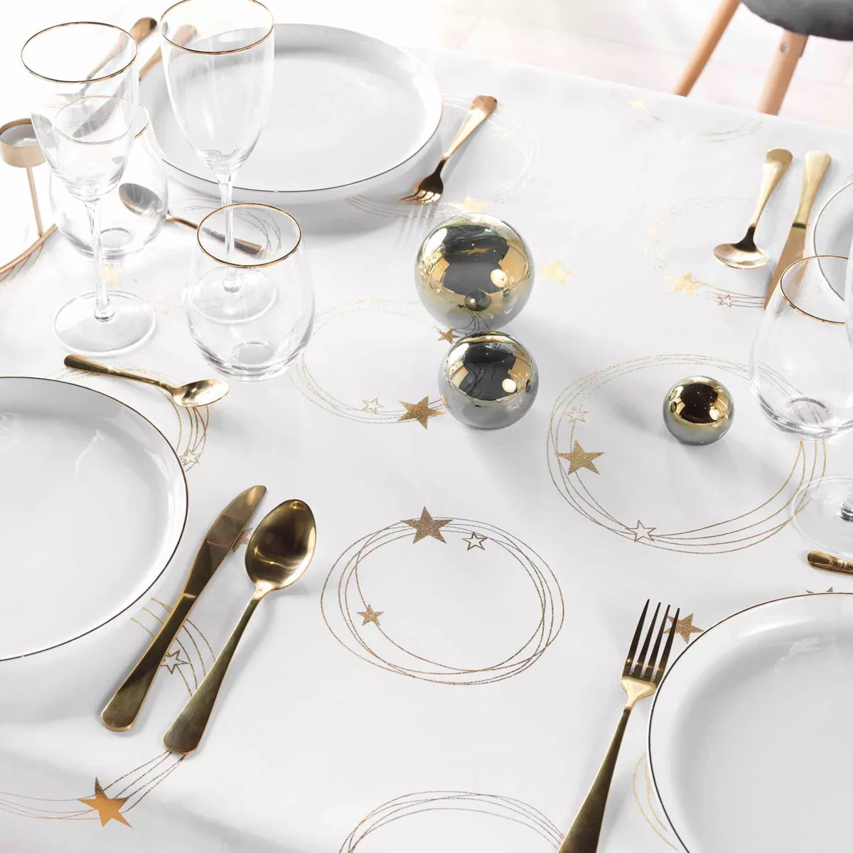 Nappe de Noël rectangulaire anti tache (150 x 240 cm) Star Blanc et doré