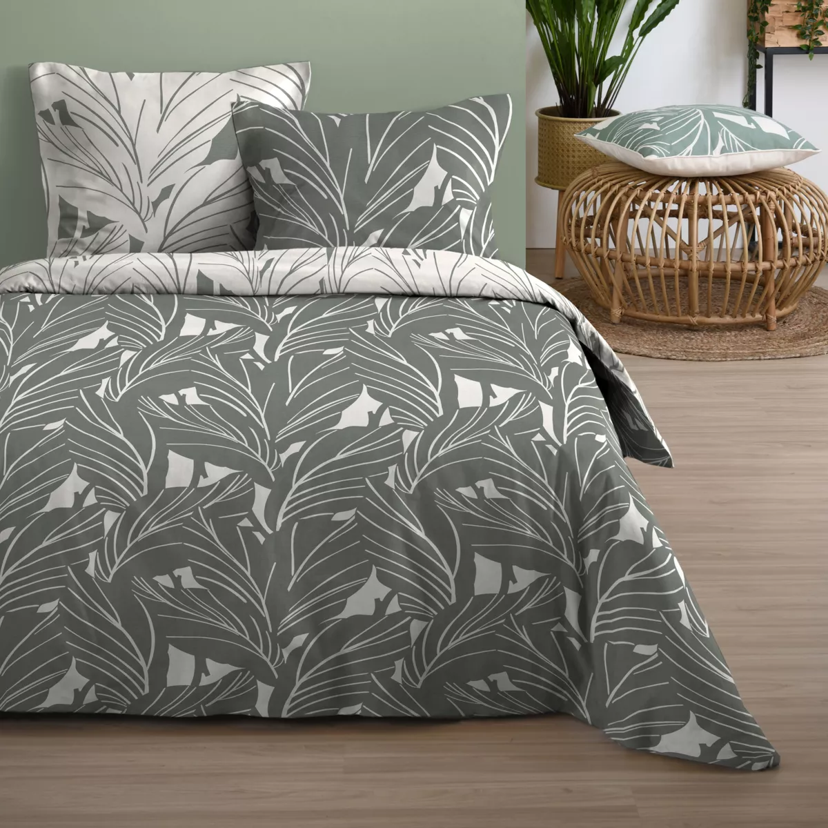 Housse de couette et deux taies coton (260 x 240 cm) Callum Vert sauge