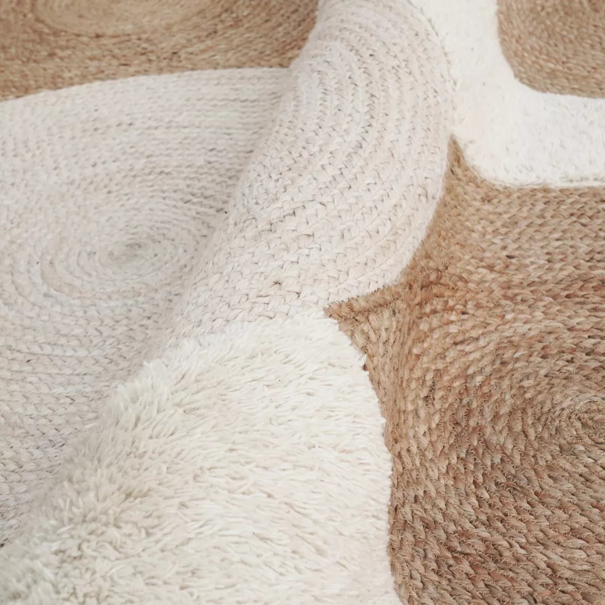 Alfombra rectangular de salón de yute trenzada a mano (140 x 200 cm) Reina Beige