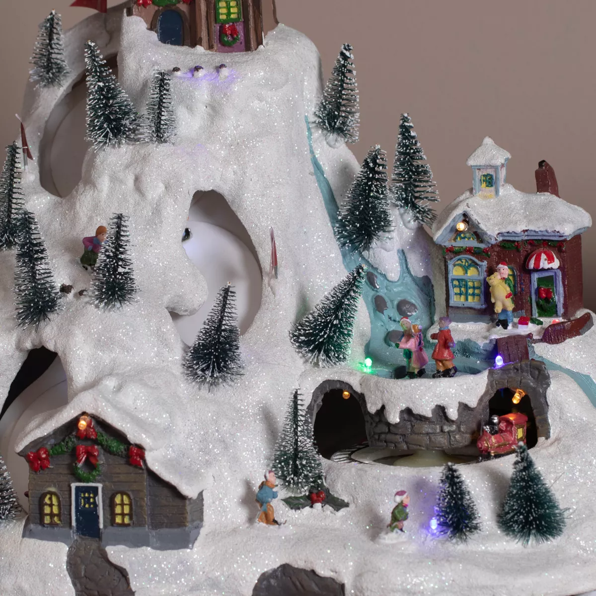 Beleuchtetes Weihnachtsdorf Wintersport batteriebetrieben