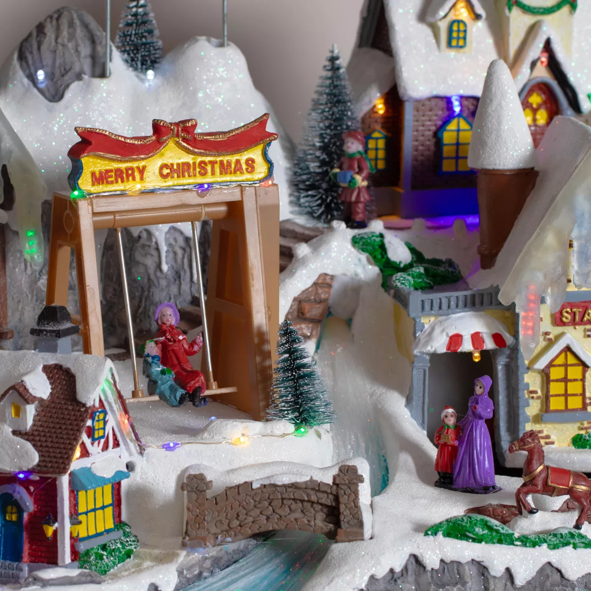 Villaggio di Natale luminoso e musicale Notte di Natale