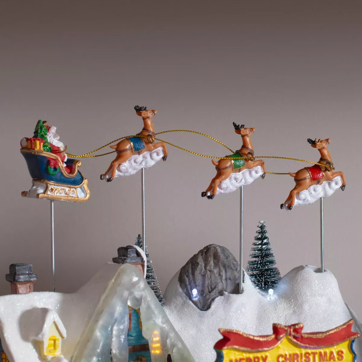 Beleuchtetes Weihnachtsdorf mit Musik Nuit de Noël