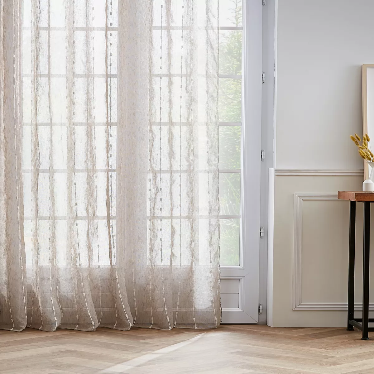 Tenda trasparente con passanti nascosti e pompon (280 x 240 cm) Axel Beige