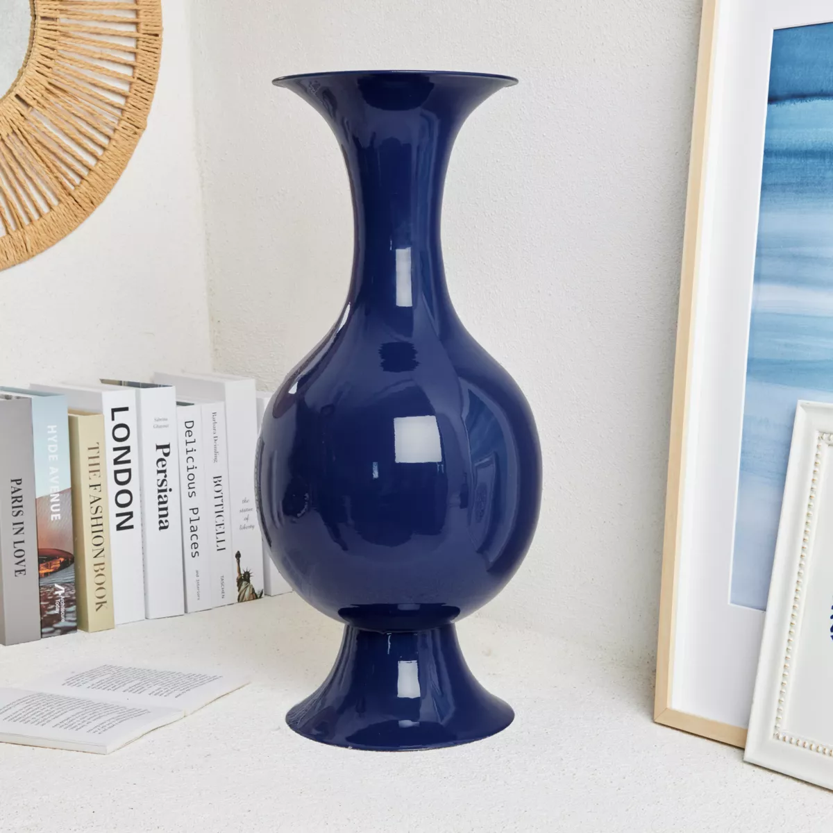 Große handgemachte Vase aus emailliertem Metall (H56 cm) Soléa Königsblau glänzend