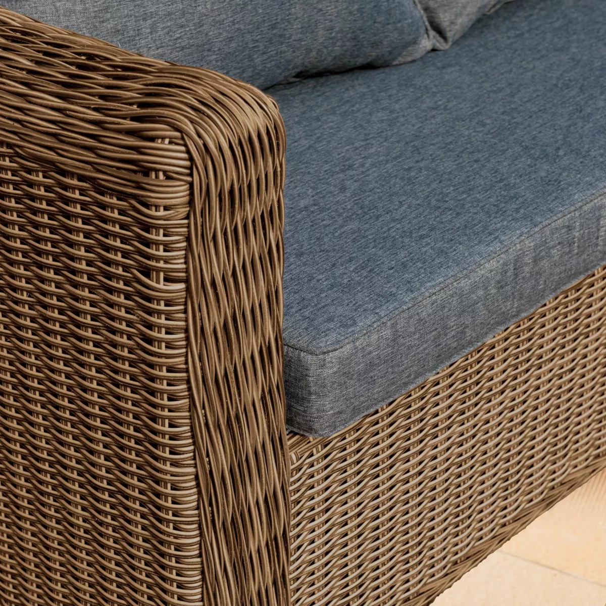 Salon de jardin en résine tressée 4 places 4 pcs Calvi Sepia et gris foncé