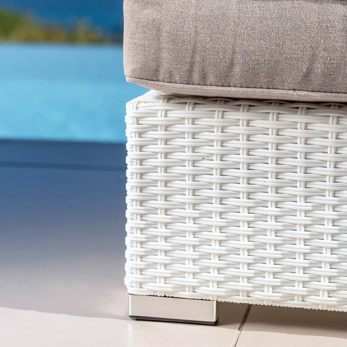 Gartensessel geflochtenes Polyrattan Palma Weiß und Taupe