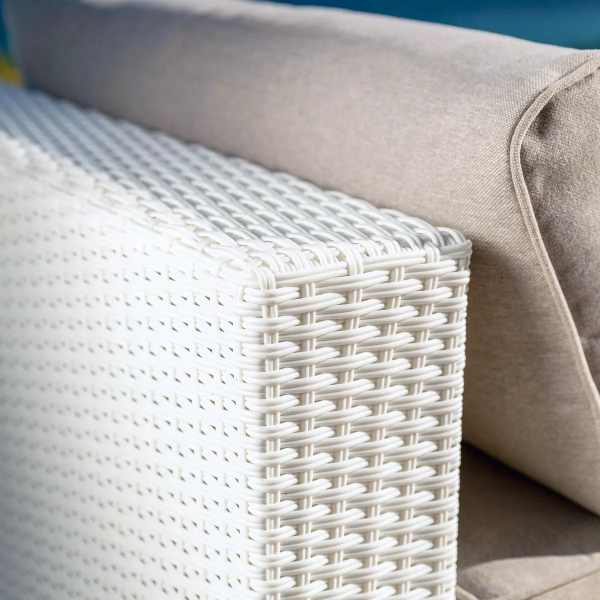 Gartensessel geflochtenes Polyrattan Palma Weiß und Taupe