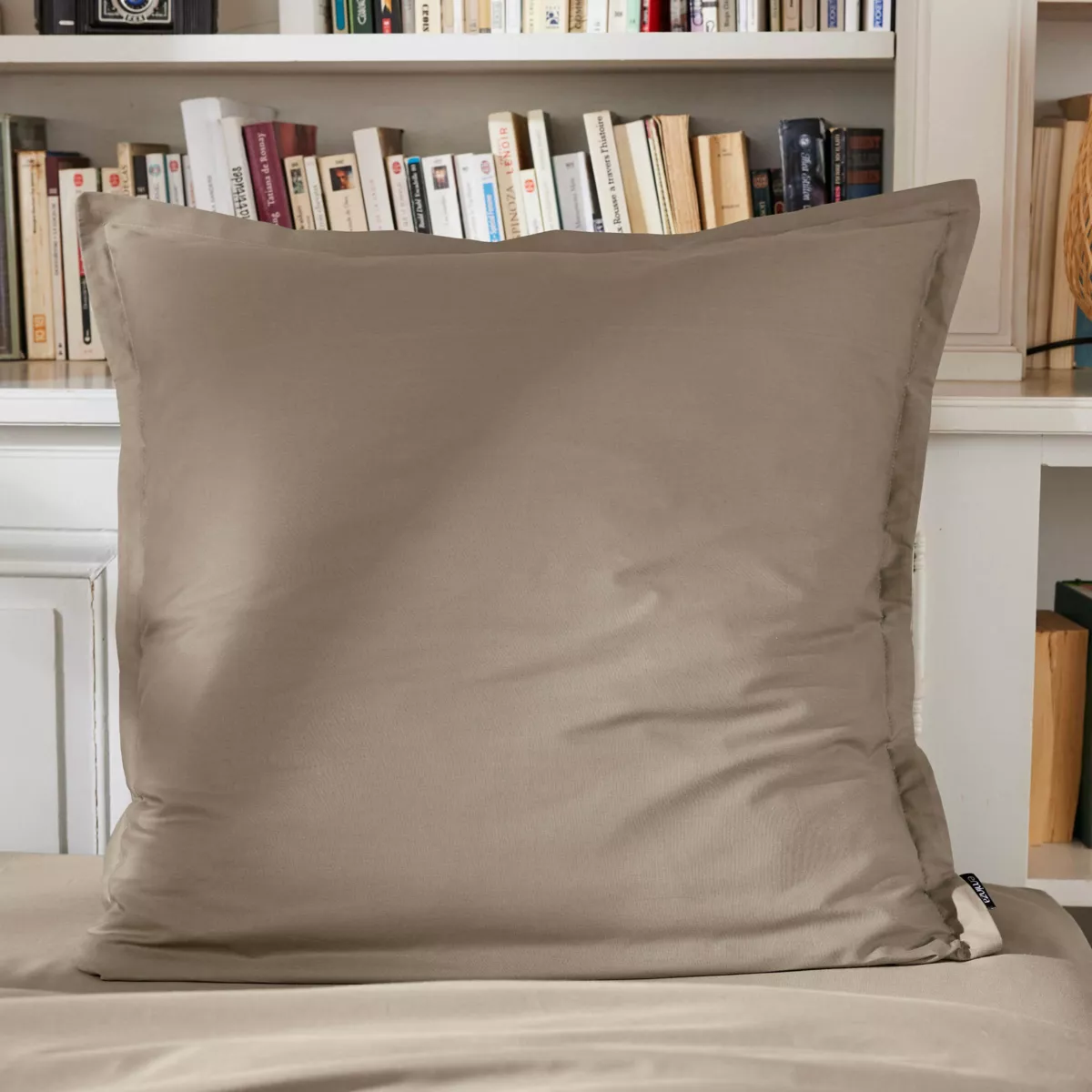EM - Taie d'oreiller volant plat 80 x 80 cm Percale unie CALI Taupe
