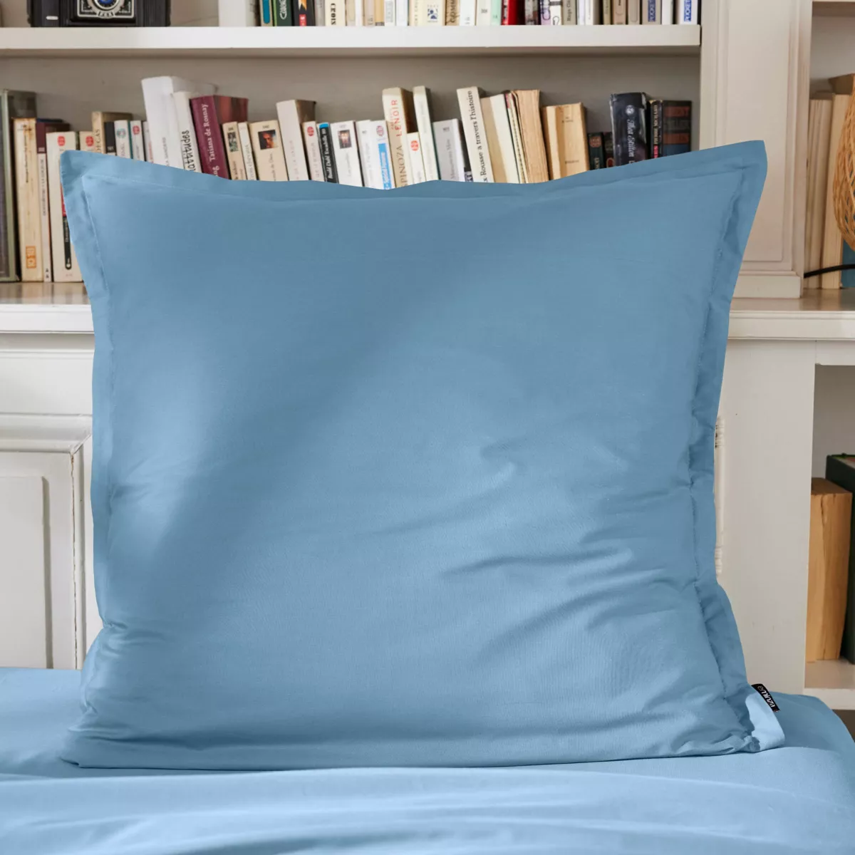 EM - Taie d'oreiller volant plat 65 x 65 cm Percale unie CALI Bleu ciel
