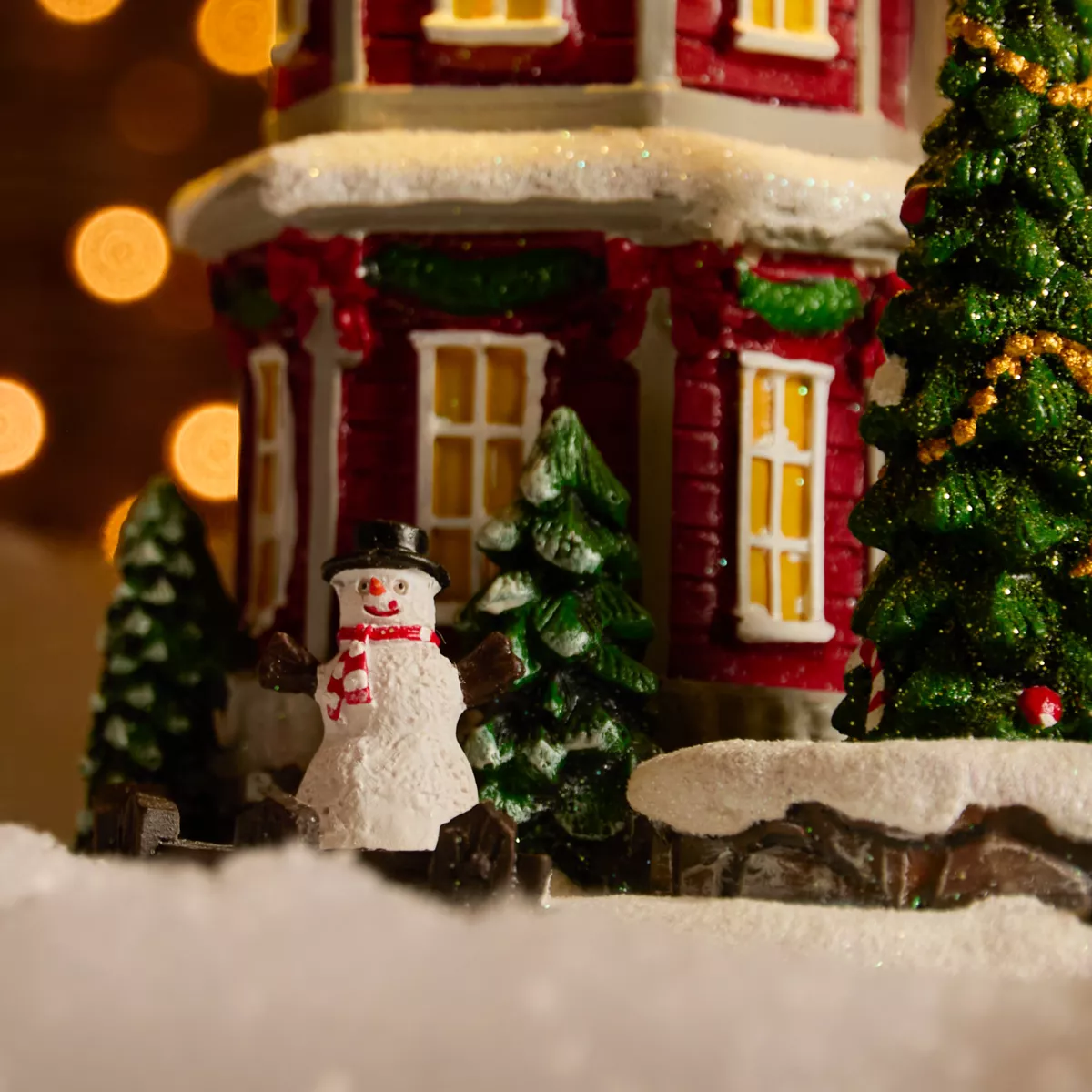 ISAKEN Casa del Villaggio di Natale, Casa in Resina a LED a Batteria, Ornamento da Tavolo Illumina la Scena Decorazione del Paesaggio per Regalo di Decorazioni Nataliziem, Festa, Giardino, Casa
