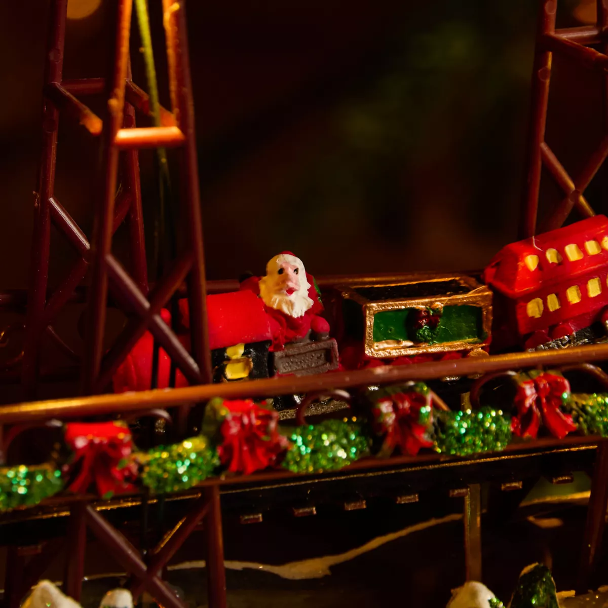 Beleuchtetes Weihnachtsdorf mit Musik Ville festive et Chemin de fer