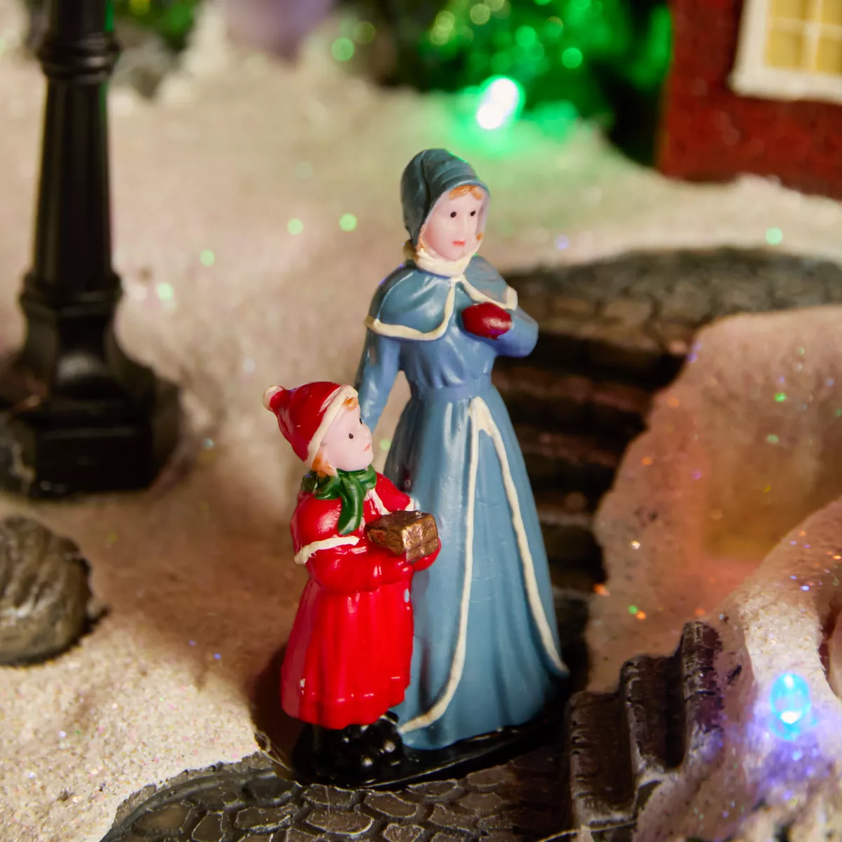 Pueblo de Navidad luminoso y animado (H31 cm) Aventuras de invierno