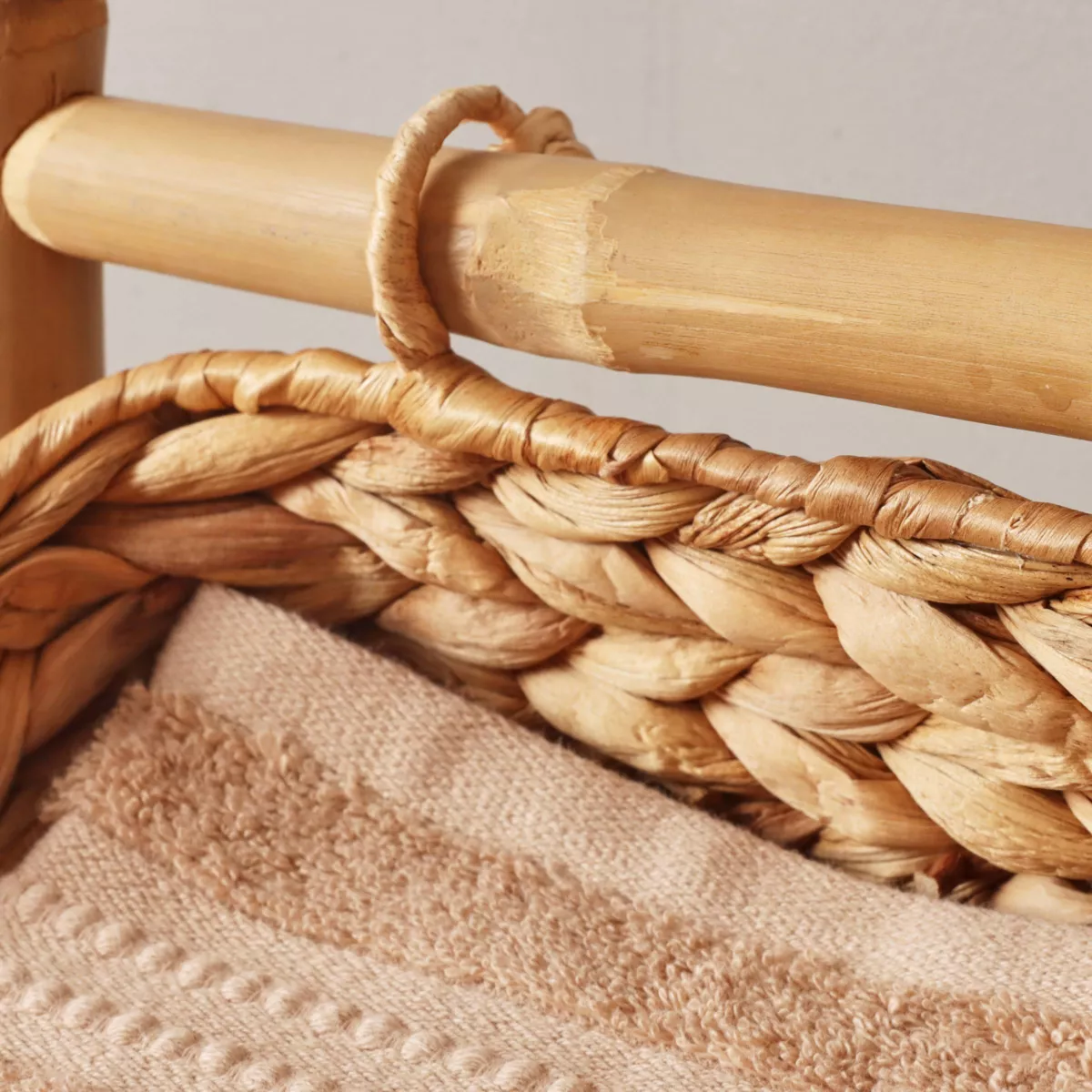 3 Körbe Regal geneigt aus Bambus und Wasserhyazinthe (H92 cm) Bali