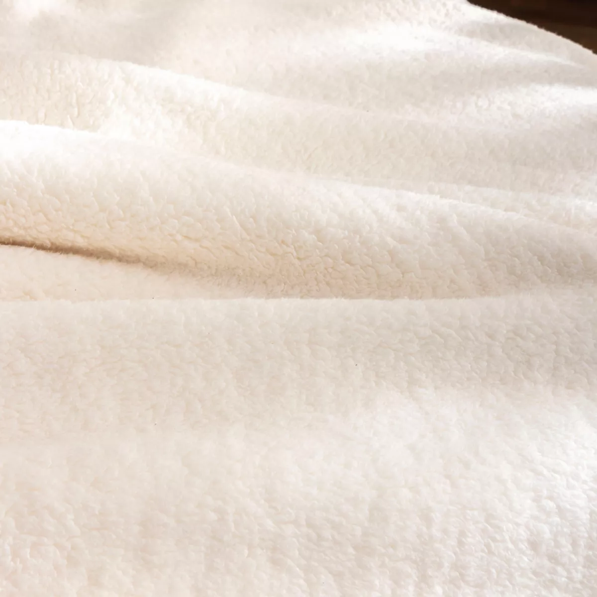 Cubrecama efecto sherpa (240 x 220 cm) Calinou Marfil