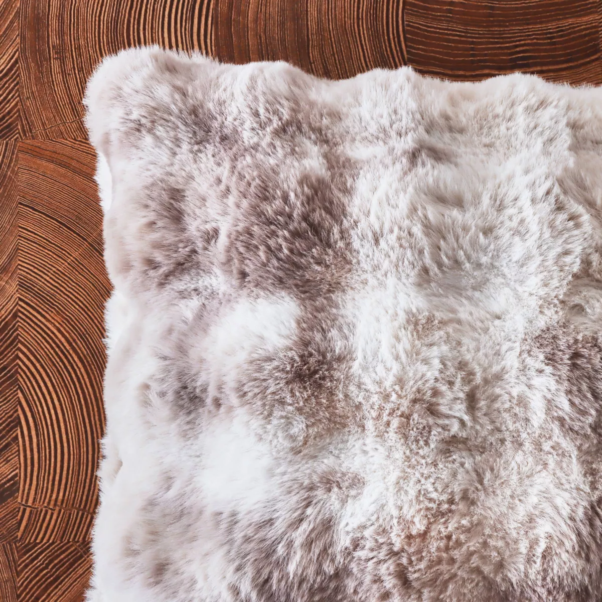 Coussin carré fausse fourrure (50 x 50 cm) Toronto Taupe