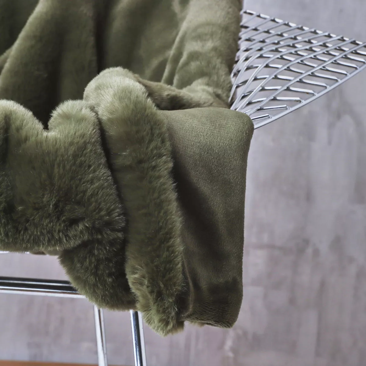 Kunstfelldecke (140 x 200 cm) Finn Khaki-Grün