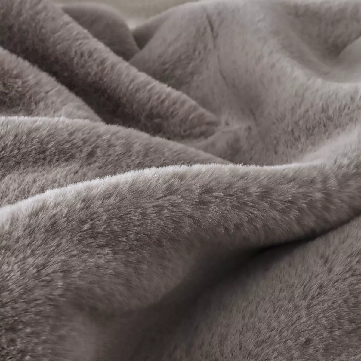 Coussin carré fausse fourrure (45 x 45 cm) Finn Taupe