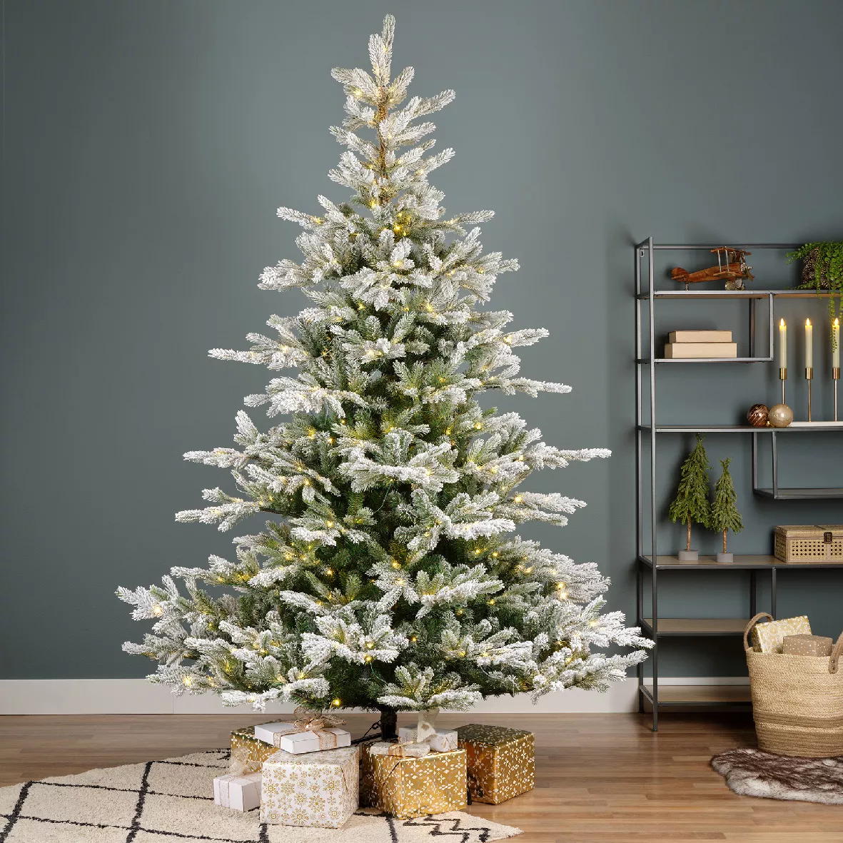 Sapin de Noël artificiel lumineux 700LED H240 cm Glorious Vert enneigé