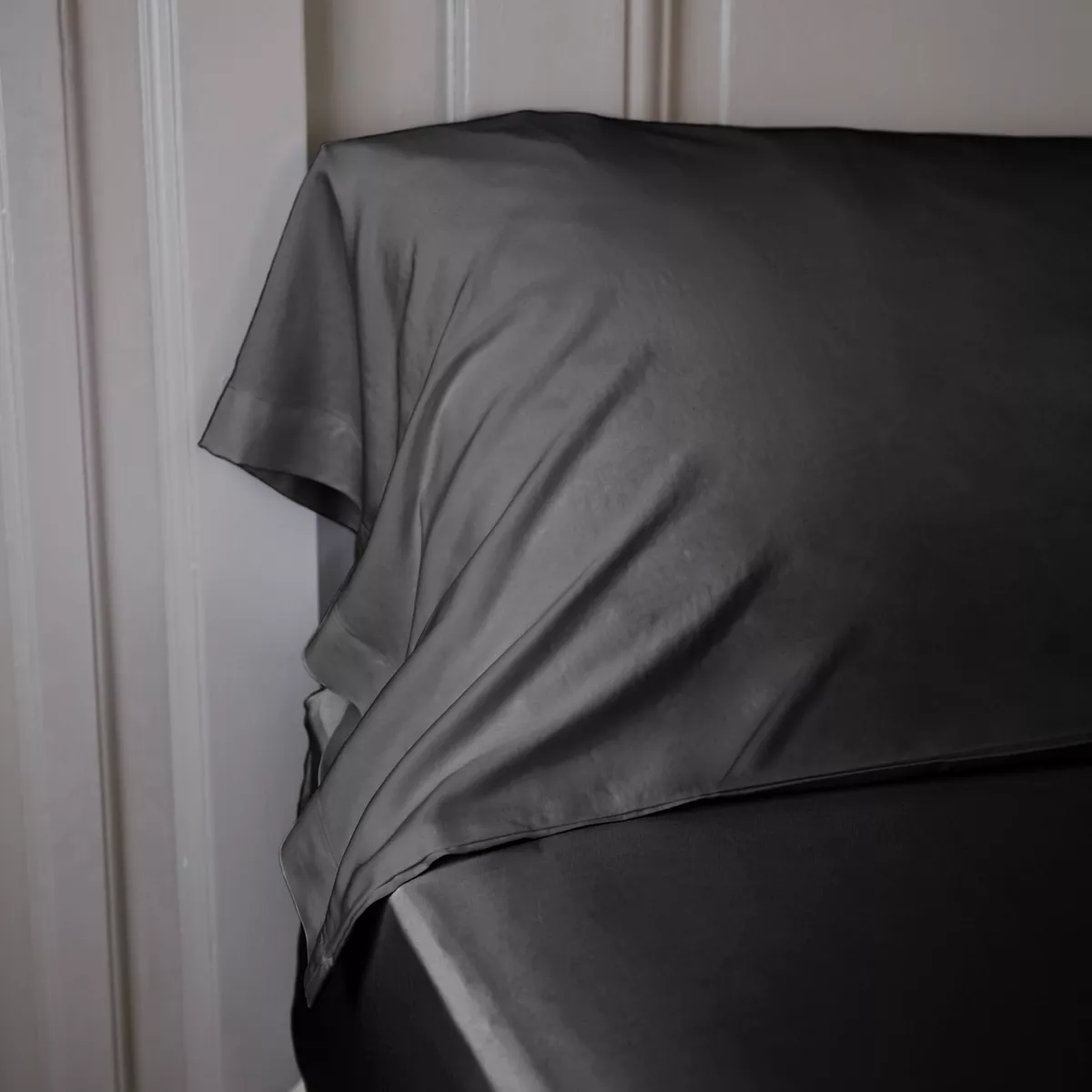 Federa cuscino a rullo in raso di bambù (L185 cm) Salomé Nero