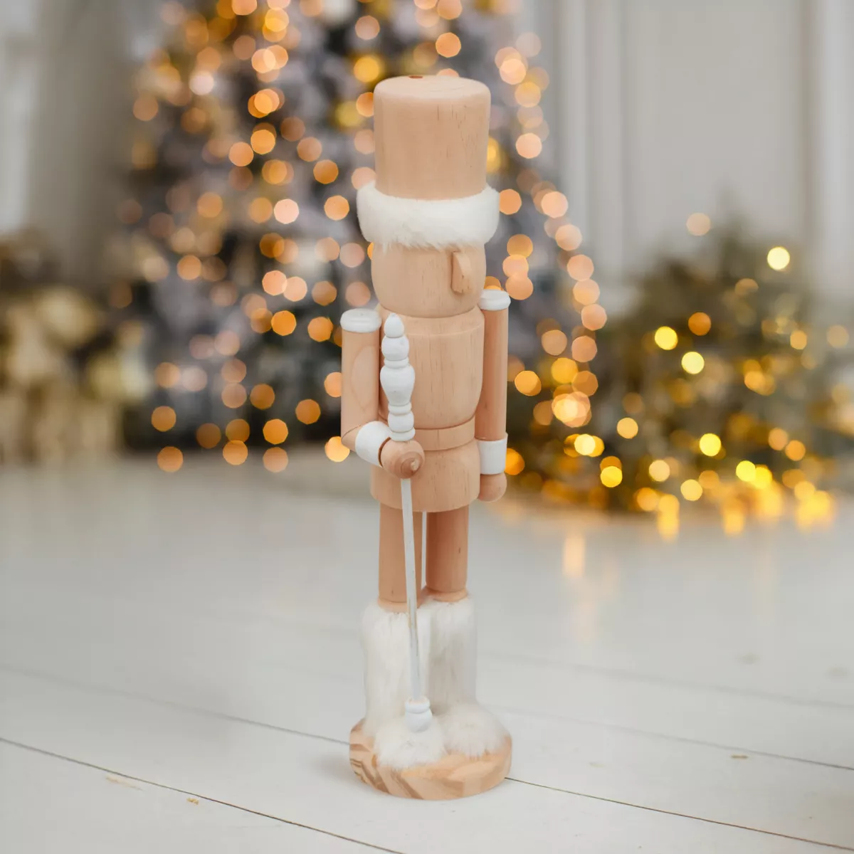 Cascanueces de madera (H38 cm) Botas forradas Blanco y madera clara