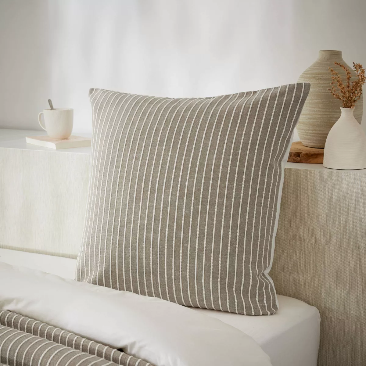 Federa quadrata reversibile in cotone testurizzato e percale (60 x 60 cm) Alice Ecru