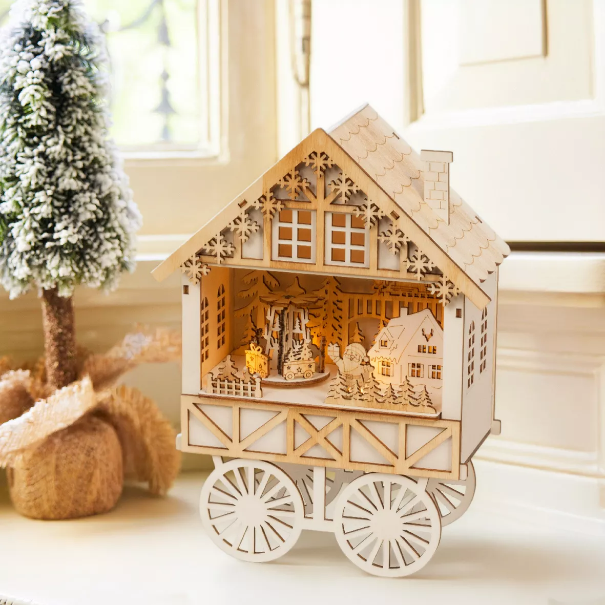 Villaggio di Natale in legno luminoso, musicale e animato a pile (H27 cm) Carro festivo