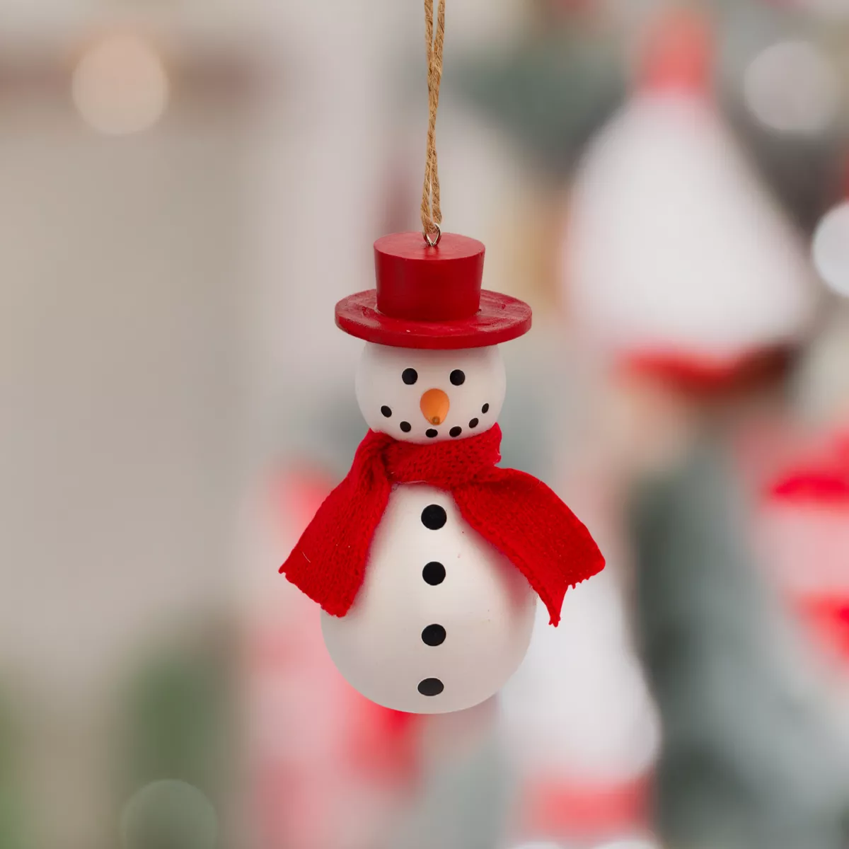 Decorazione natalizia sospesa in legno (H10 cm) Simpatico pupazzo di neve Rosso e bianco