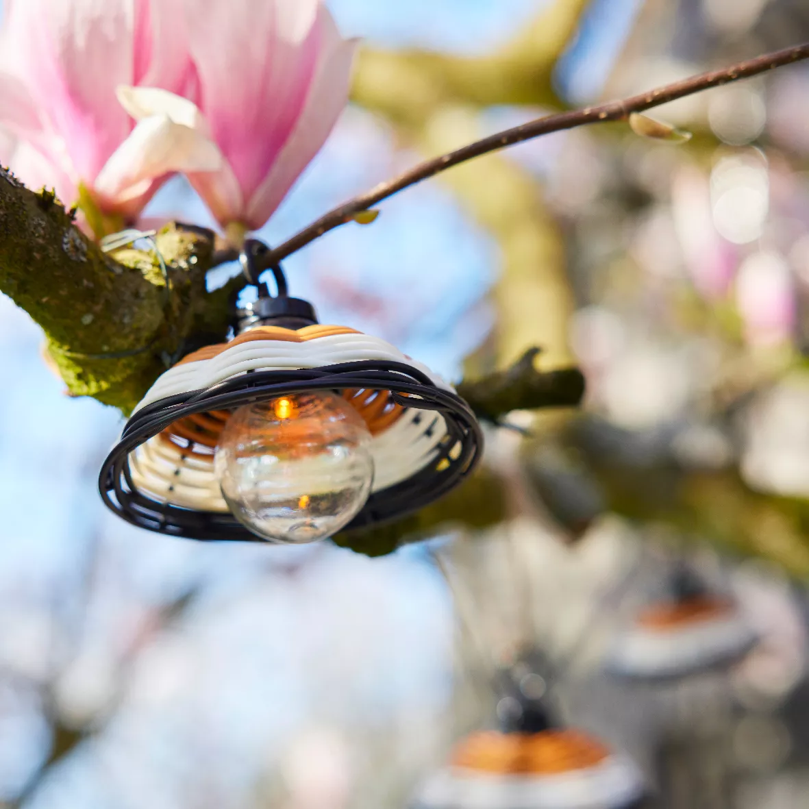 Luminaria solare da giardino con 6 LED (2,5 m) Cappello in resina intrecciata Bianco caldo