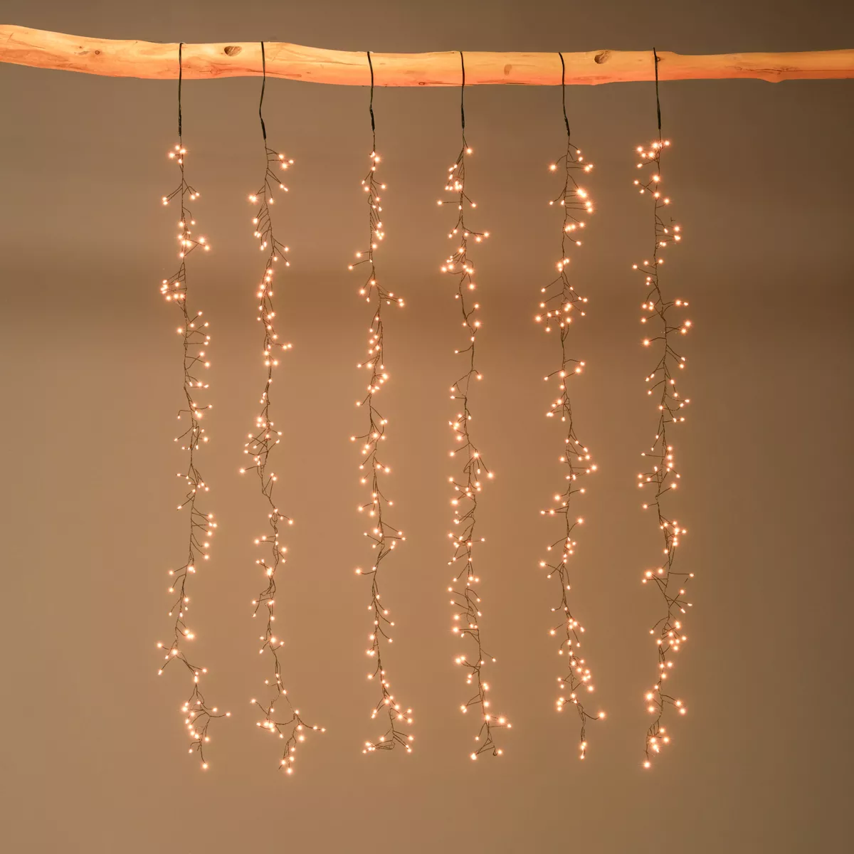 Cascade lumineuse 1 m 600 Micro LED câble noir 6 Descentes Blanc chaud doré