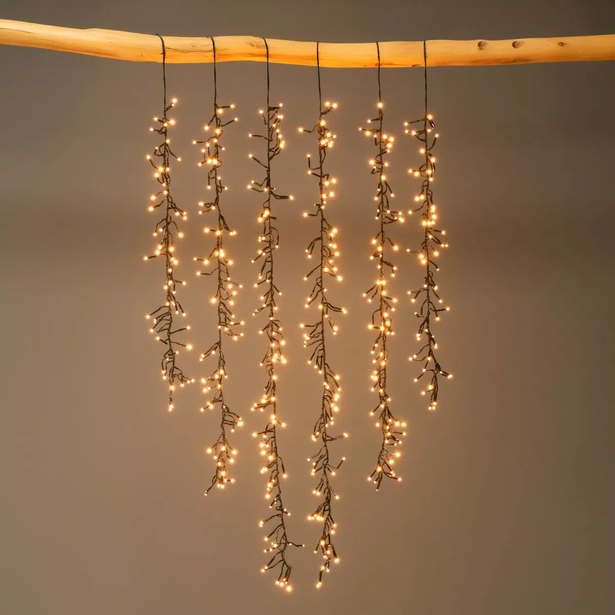 Cascade lumineuse 2 m 480 LED câble noir Effet scintillant Blanc chaud doré