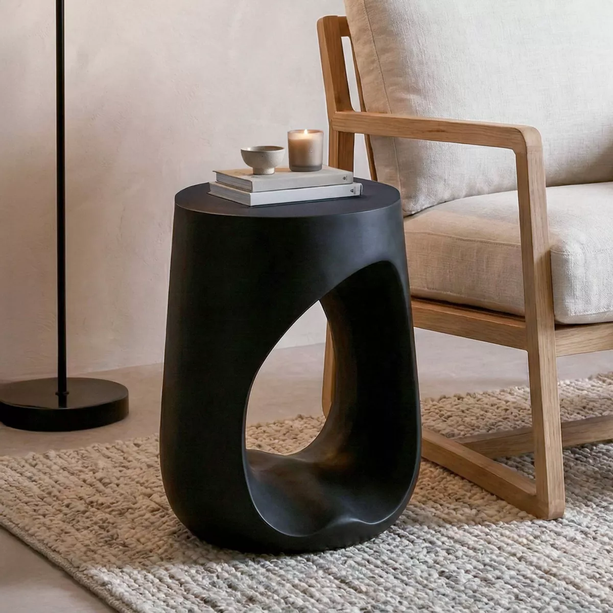 Tavolino rotondo in magnesio ossidato (H50,8 cm) Baylim Nero