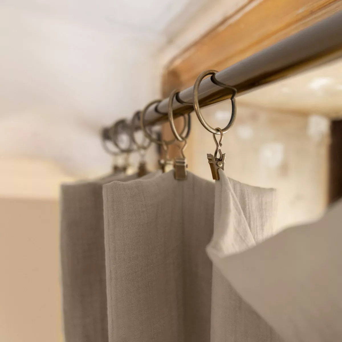 EM - Rideau ajustable + 16 anneaux pince 280 x 300 cm Gaze de coton unie GAìA Ficelle