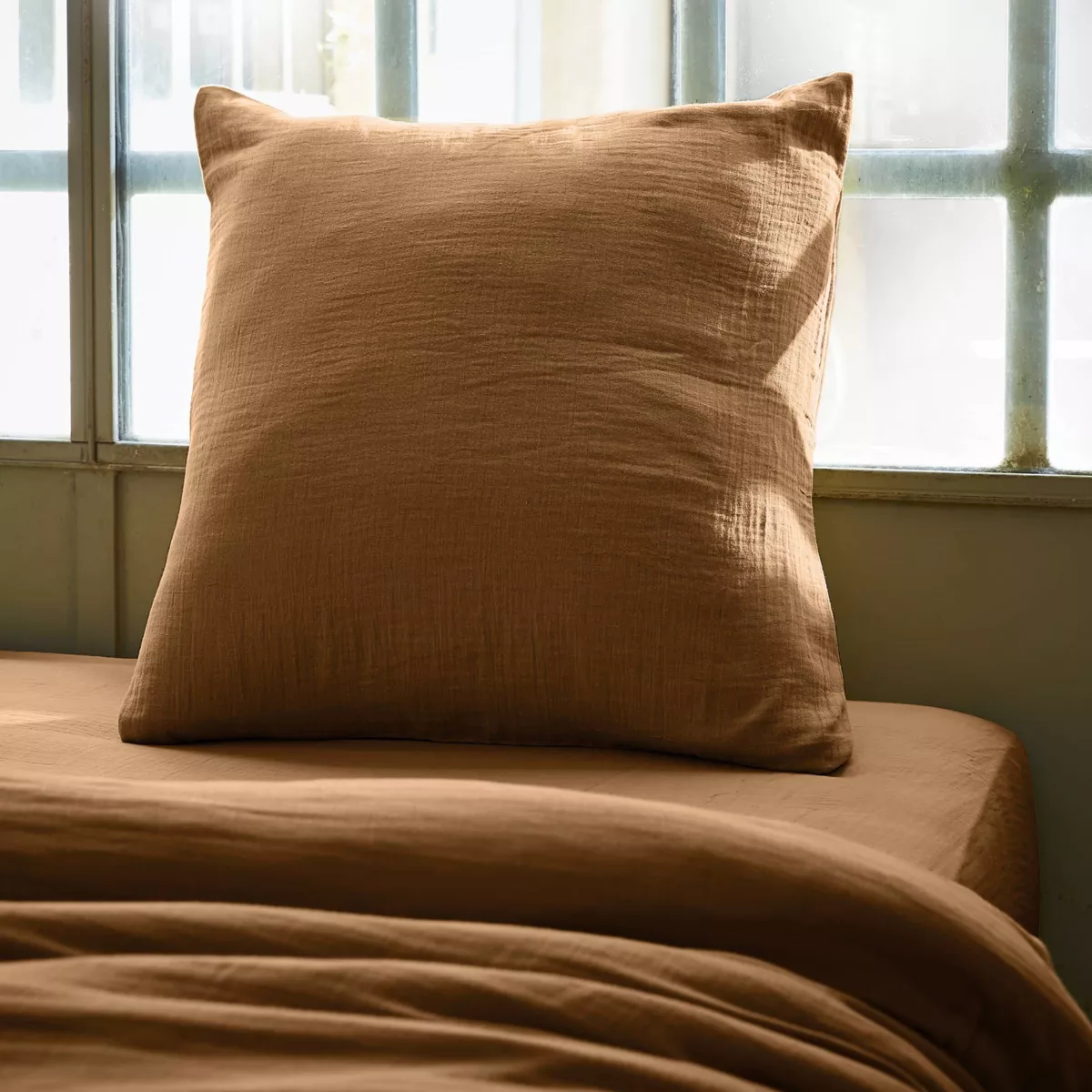 Quadratischer Kopfkissenbezug aus Baumwoll-Gaze (60 cm) Gaïa Camel 1