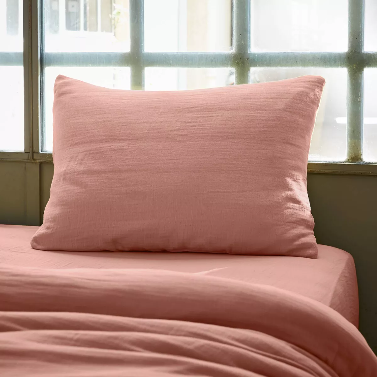 Taie d'oreiller rectangulaire gaze de coton (L70 cm) Gaïa Rose pêche 1